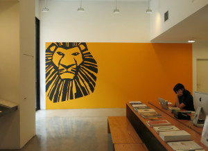 Haim Steinbach, thelionking, vinyl decal, acrylic paint, dimensions variable, 2016.